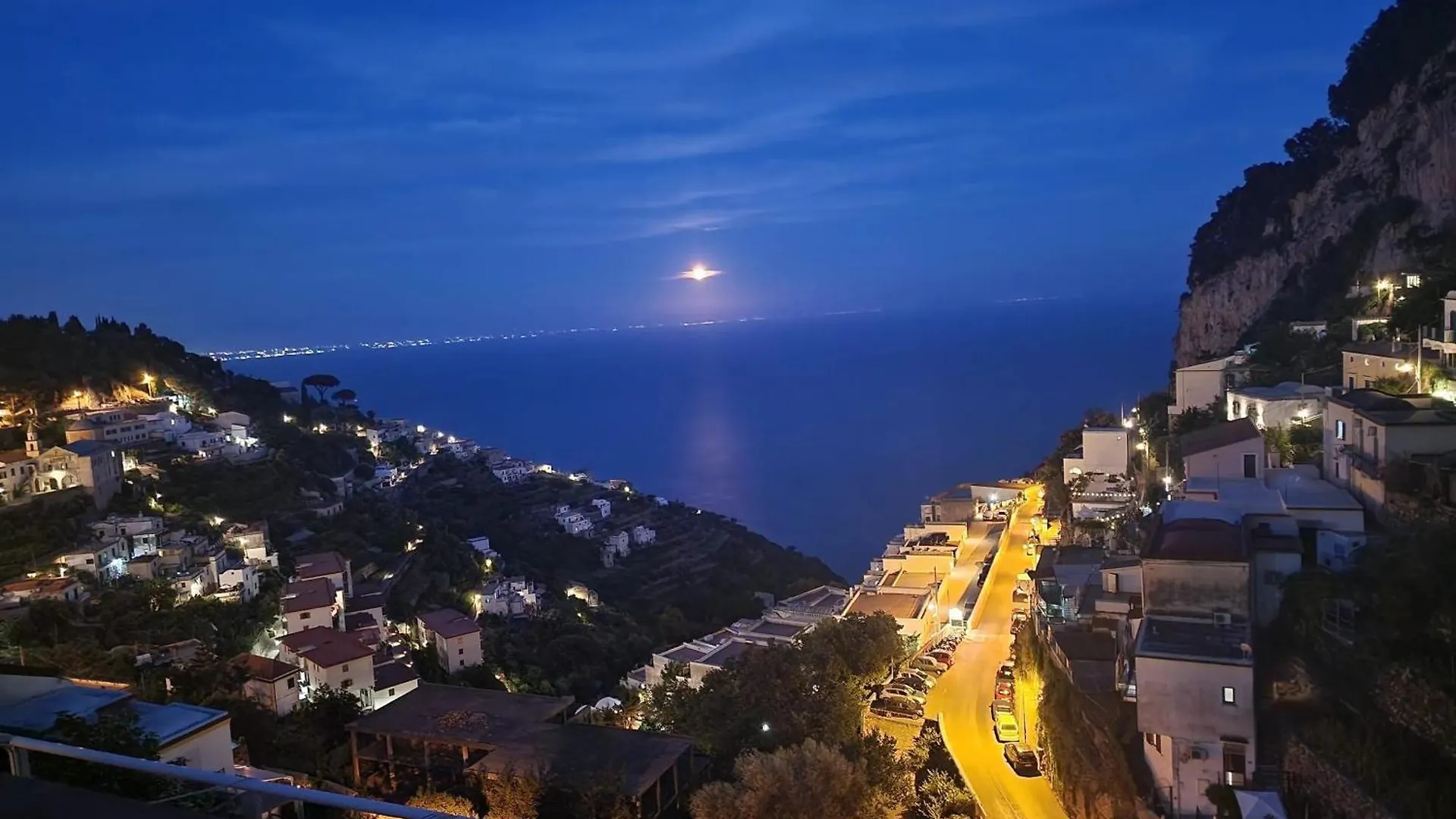Spacious Apartment In Amalfi - 100 Sqm - Parking Included